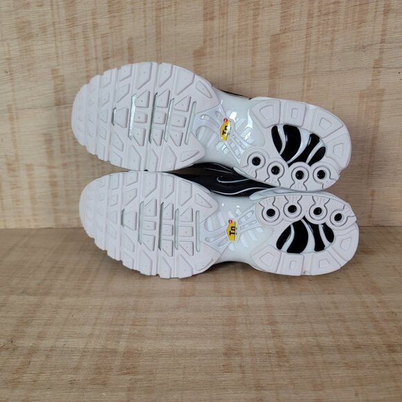 WMNS NIKE Air Max Plus Black Black White - Picture 9 of 10